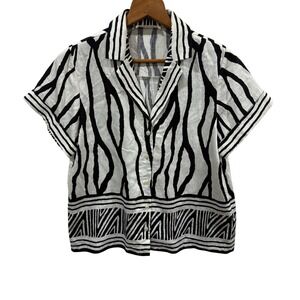 Doe and Rae Zebra Print Short Sleeve Button Down Shirt Black White Small